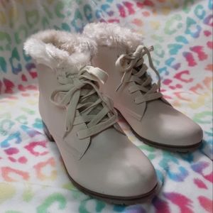 KIMCHI BLUE NWOT Cream Fur-Trimmed  Booties